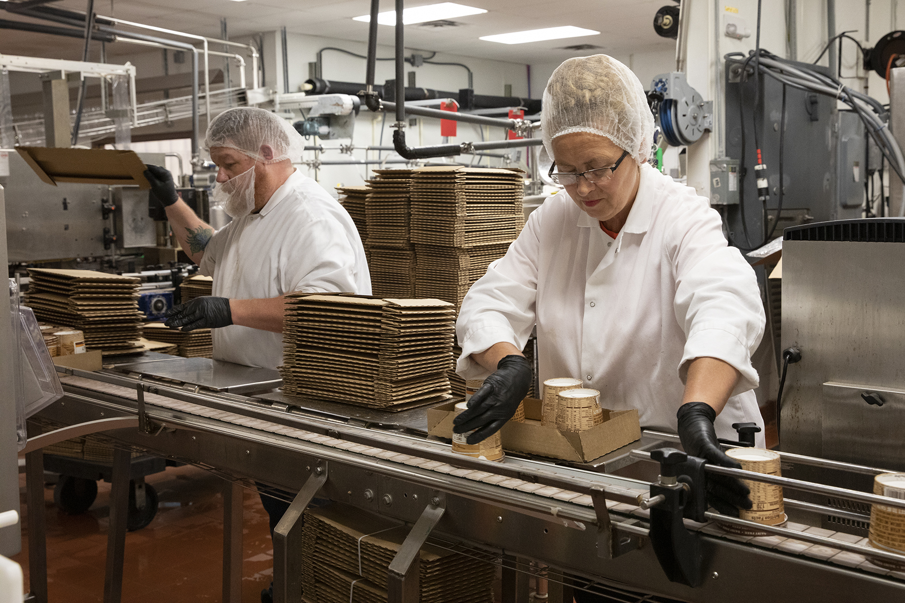 gelato manufacturing facility retail grocery private label gelato pints on production line